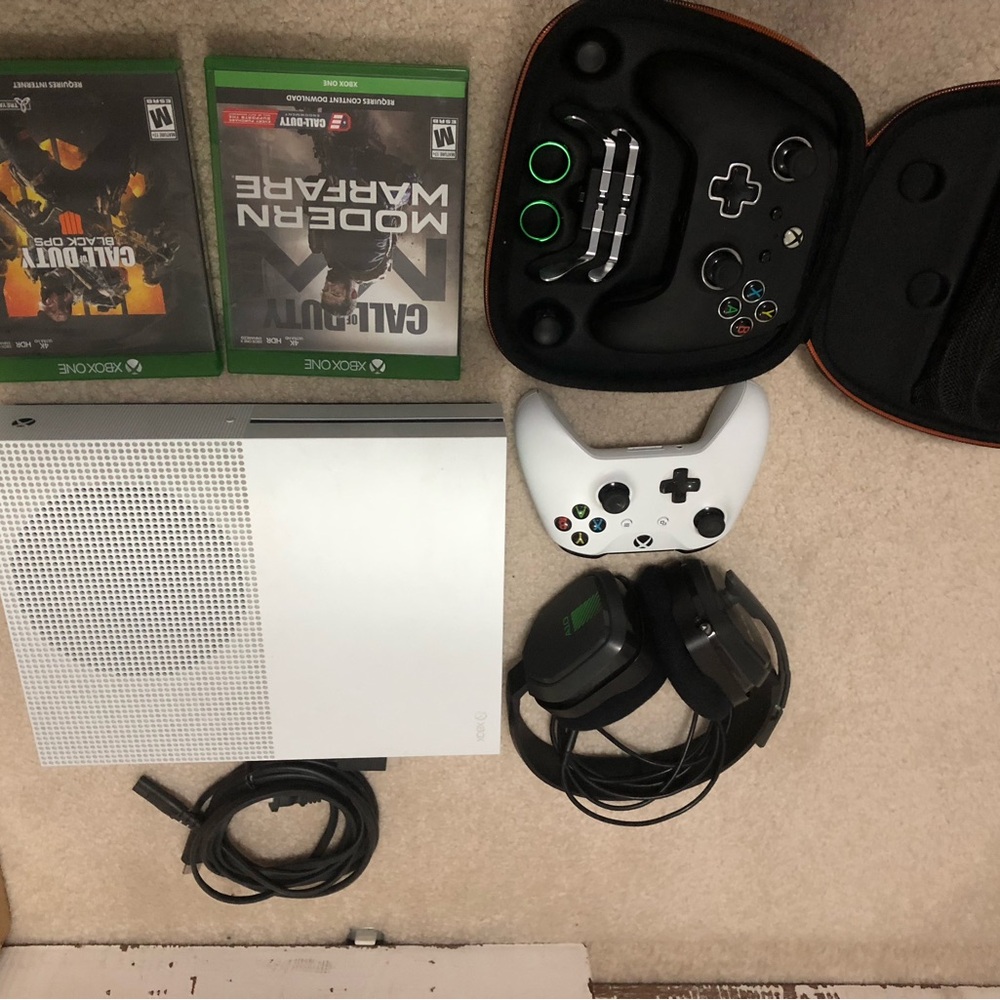 XBOX One S 1TB Console Bundle